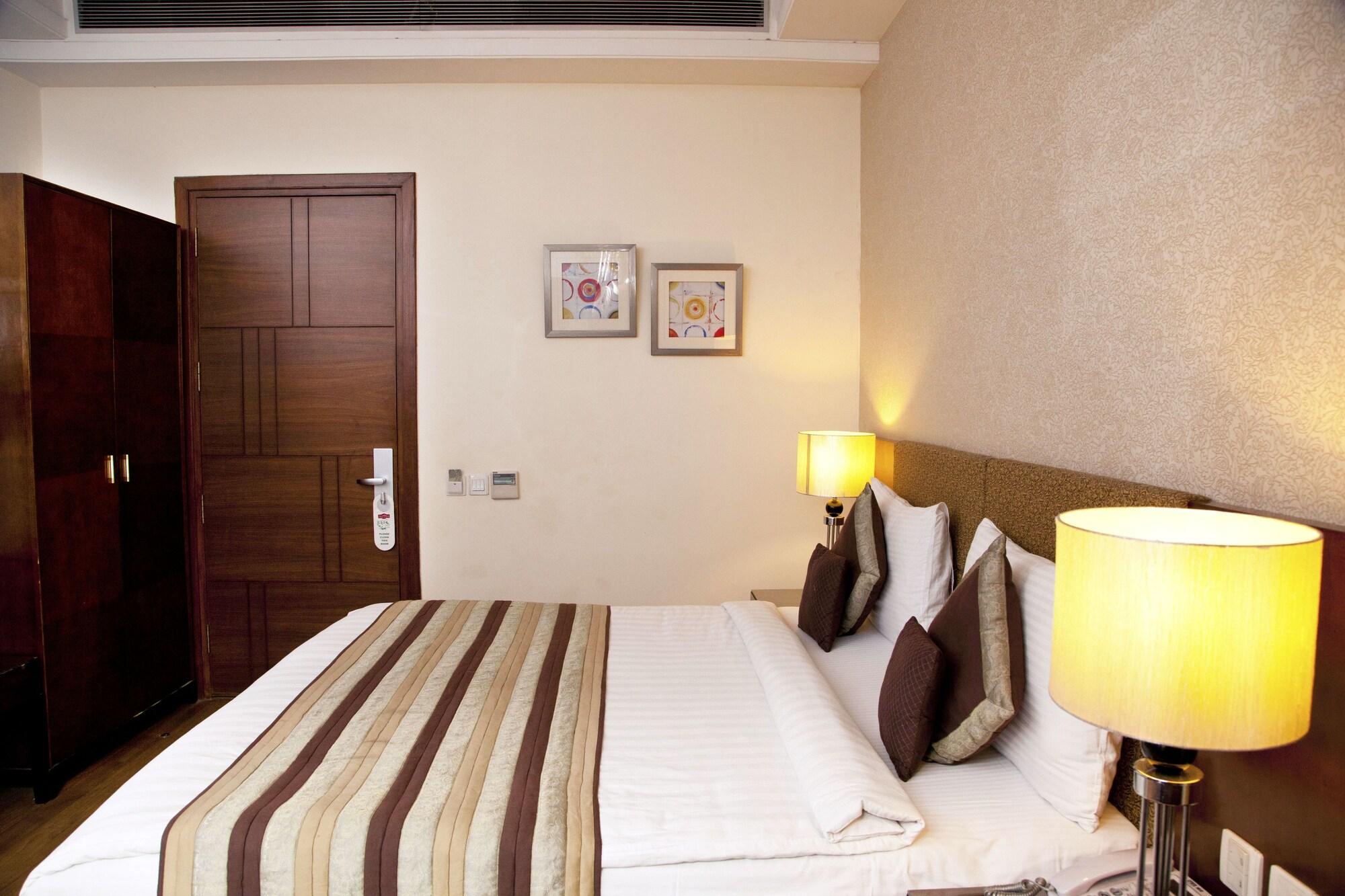 Alpina Hotels & Suites New Delhi Exterior photo