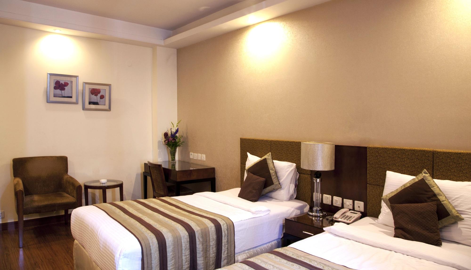 Alpina Hotels & Suites New Delhi Exterior photo