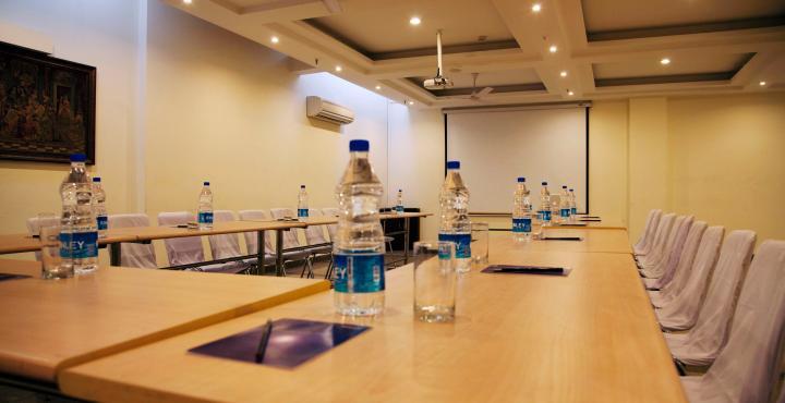 Alpina Hotels & Suites New Delhi Exterior photo