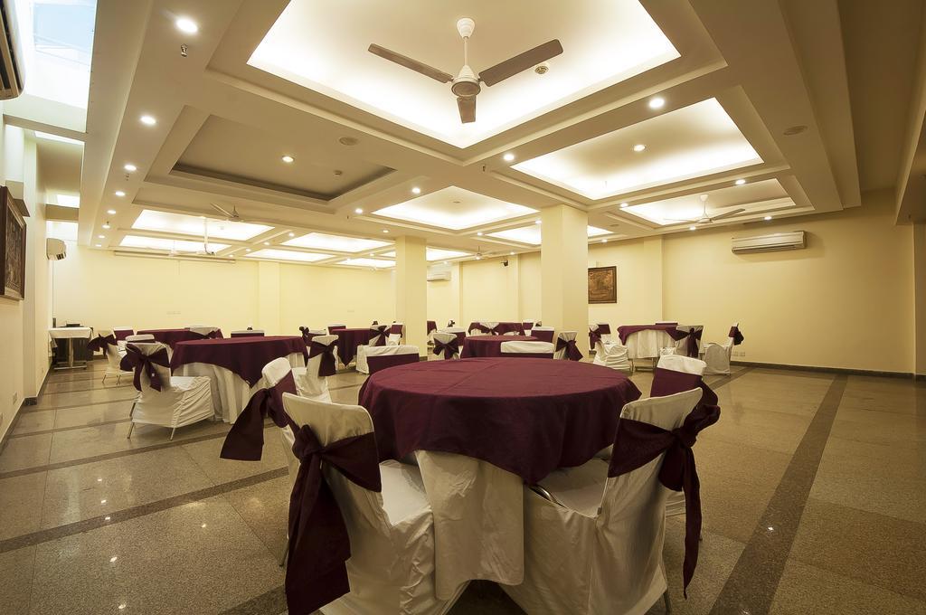 Alpina Hotels & Suites New Delhi Exterior photo