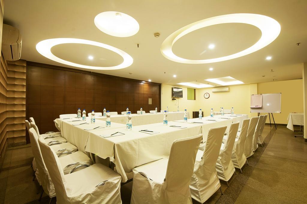 Alpina Hotels & Suites New Delhi Exterior photo