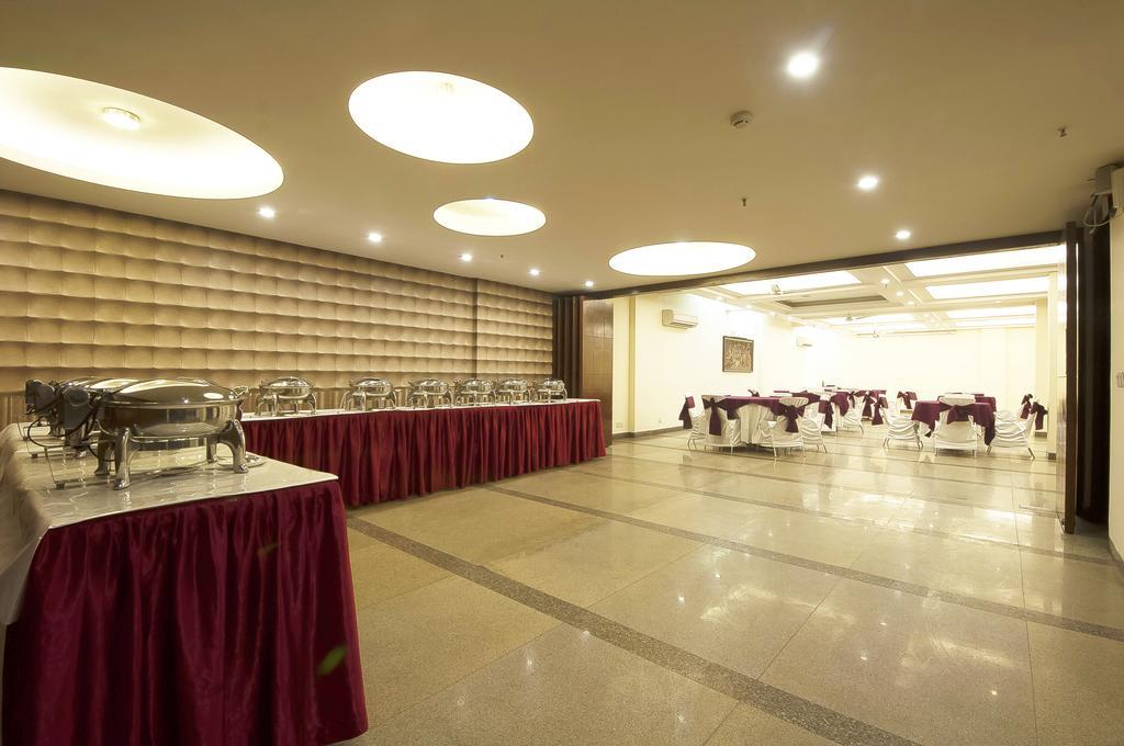 Alpina Hotels & Suites New Delhi Exterior photo