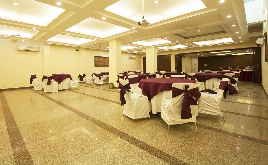 Alpina Hotels & Suites New Delhi Exterior photo