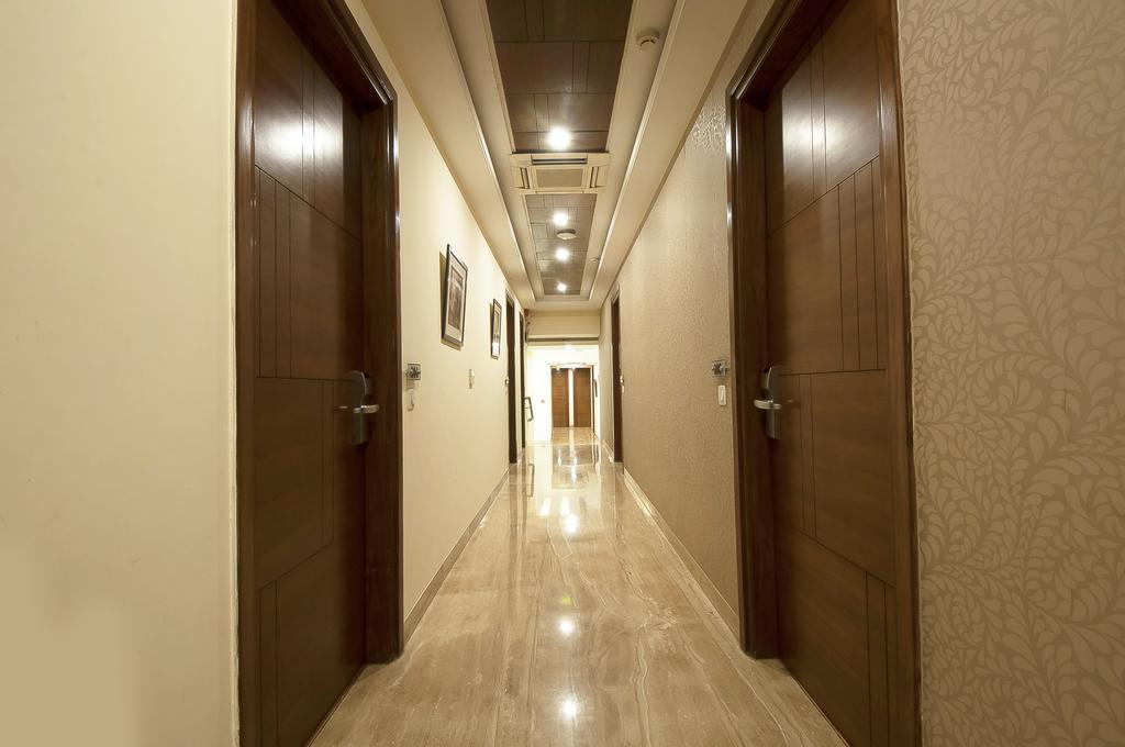 Alpina Hotels & Suites New Delhi Exterior photo