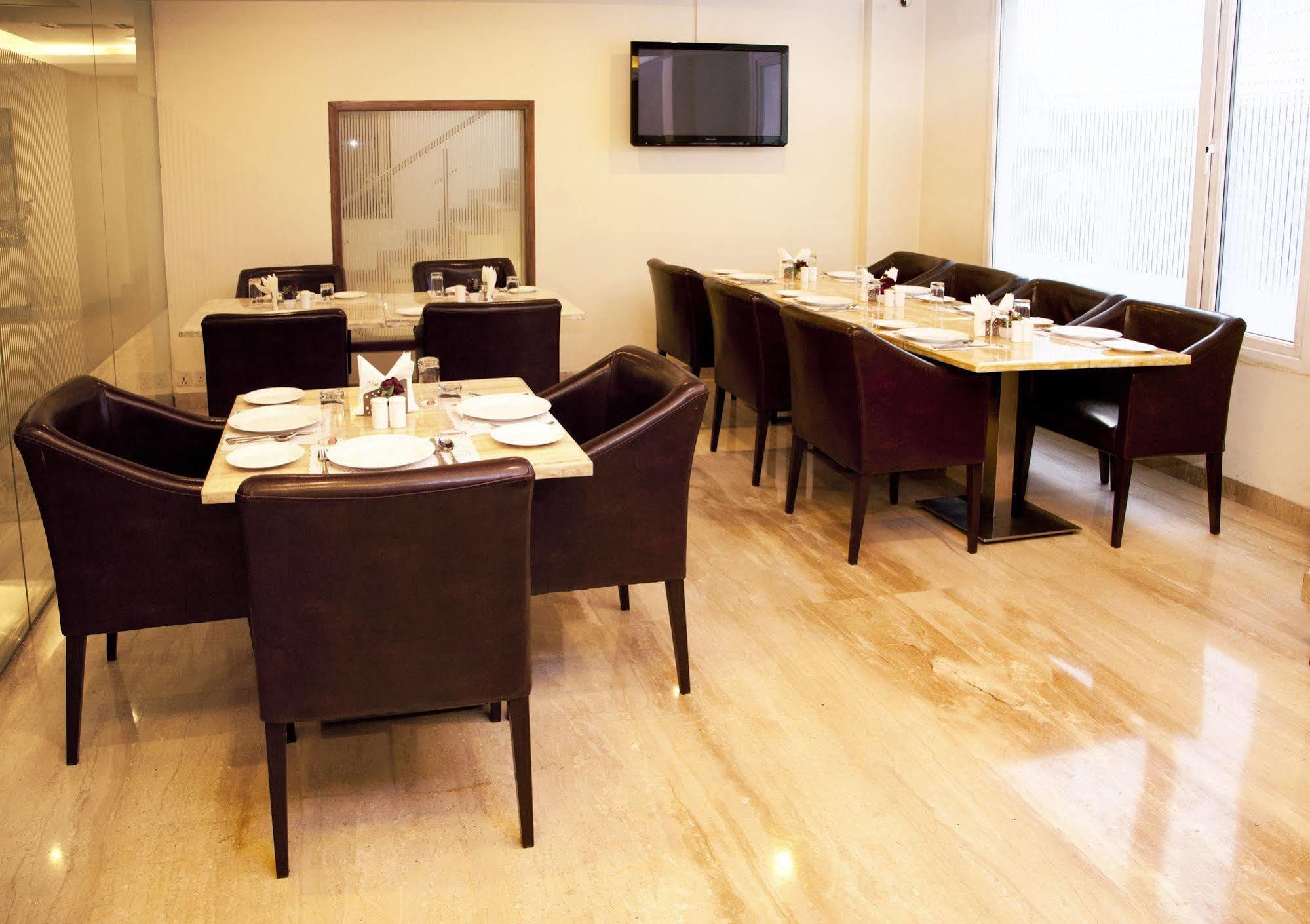 Alpina Hotels & Suites New Delhi Exterior photo