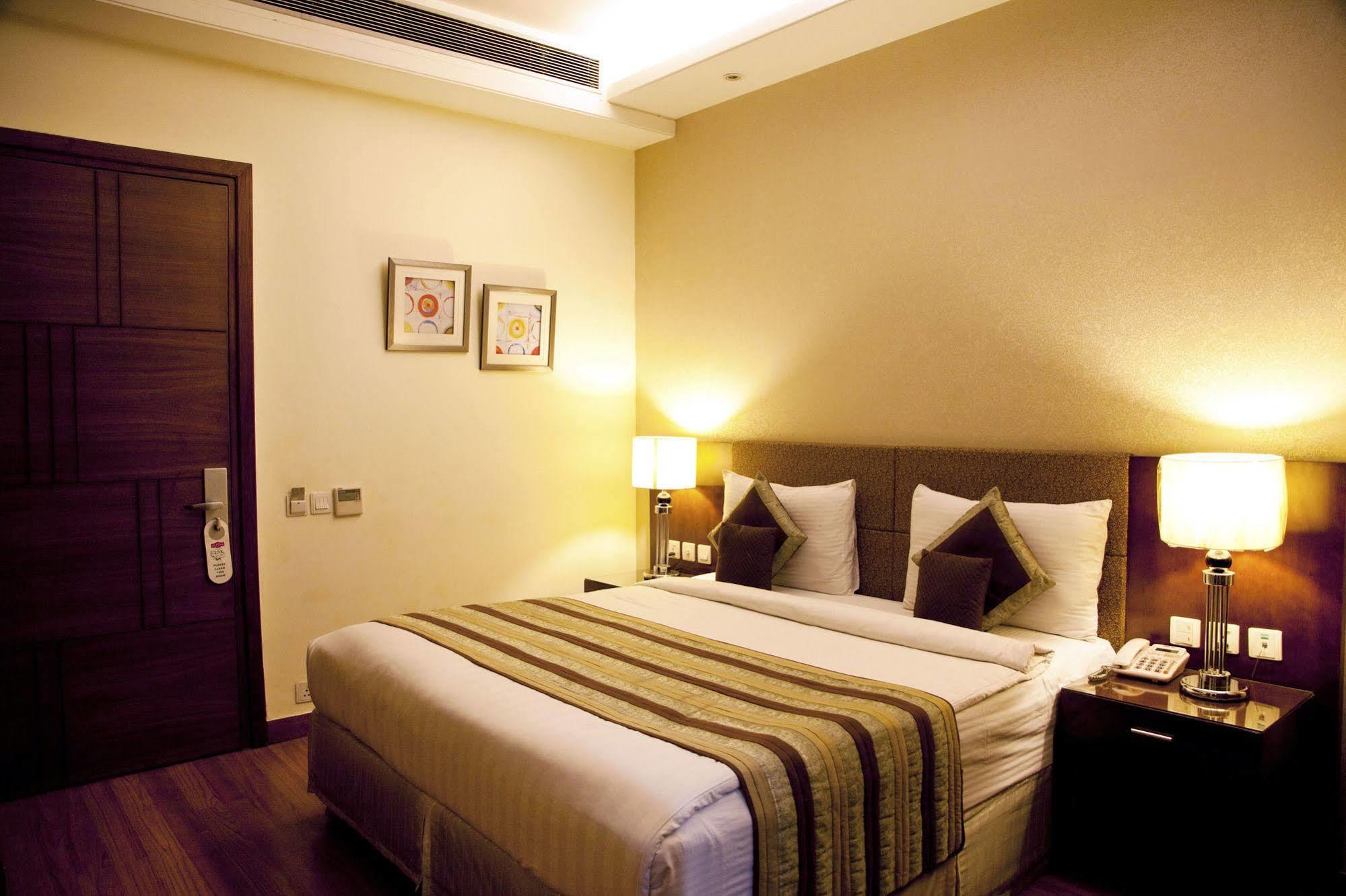 Alpina Hotels & Suites New Delhi Exterior photo