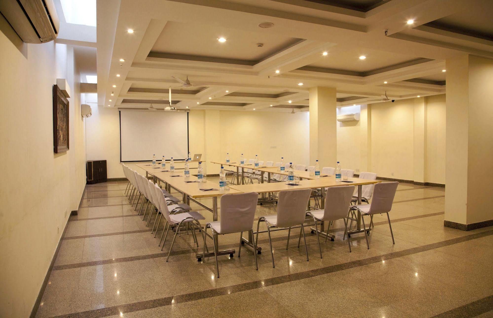 Alpina Hotels & Suites New Delhi Exterior photo